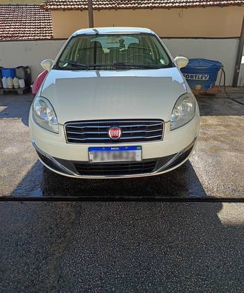 FIAT LINEA 1.8 ESSENCE 16V FLEX 4P AUTOMATIZADO FIAT LINEA 1.8 ESSENCE 16V FLEX 4P AUTOMATIZADO